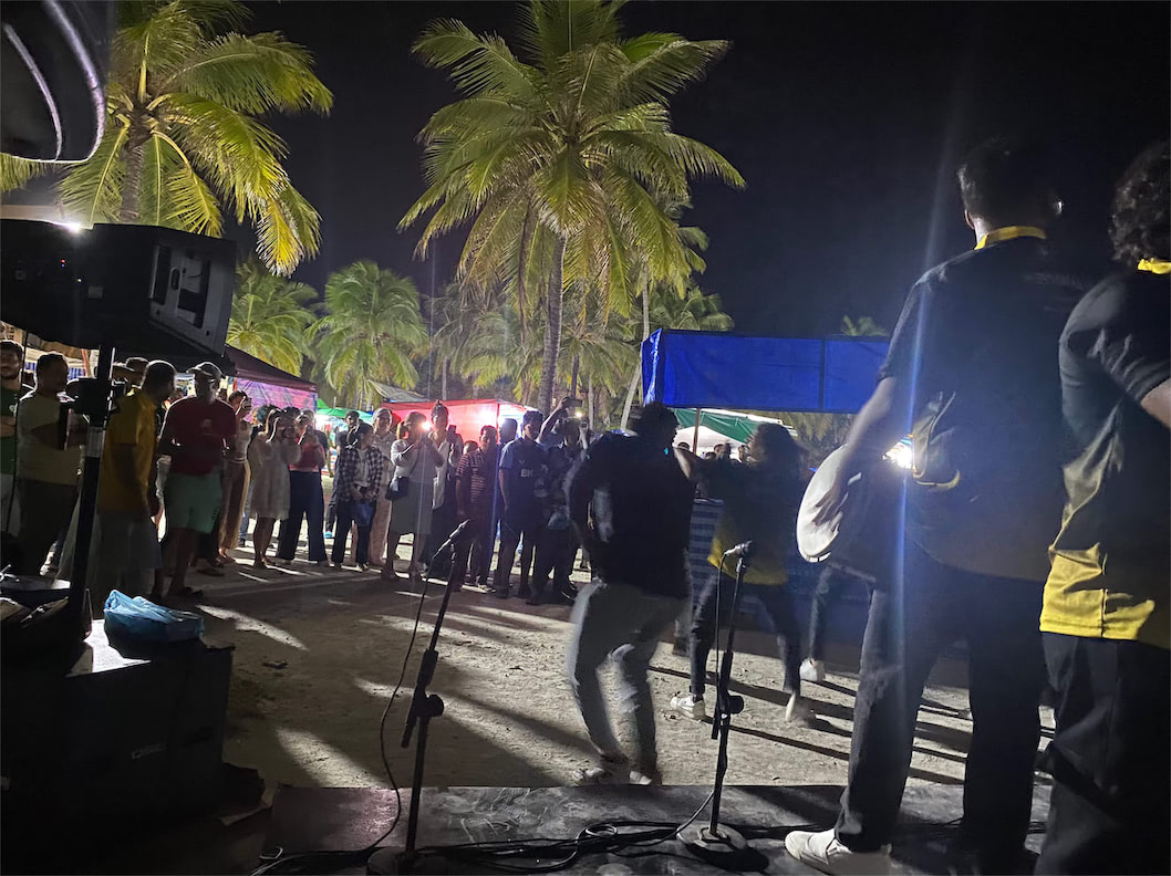 100 އަށްވުރެ ގިނަ ބައިވެރިންނާއެކު، މިނިވަން އުފާ ނައިޓް މާރކެޓް ހުޅުވައިފި