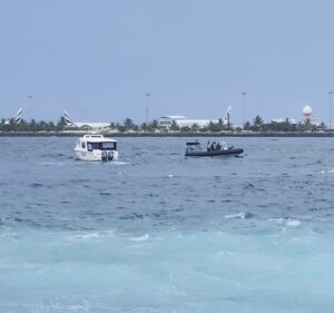 ސިނަމާލެ ބްރިޖު ކައިރިއަށް ލޯންޗު ބަންޑުން ޖަހާލި ހާދިސާގައި އަނިޔާވި އެކަކަށް އެމަޖެންސީގައި ފަރުވާ ދެނީ