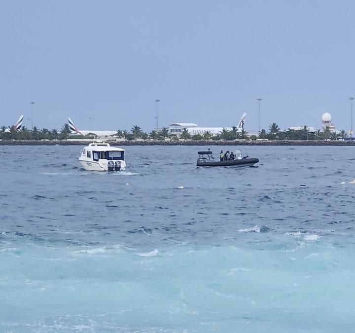 ސިނަމާލެ ބްރިޖު ކައިރިއަށް ލޯންޗު ބަންޑުން ޖަހާލި ހާދިސާގައި އަނިޔާވި އެކަކަށް އެމަޖެންސީގައި ފަރުވާ ދެނީ