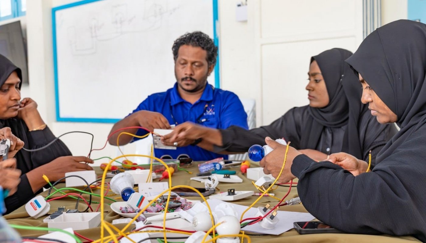 ސްޓެލްކޯއިން ގުރައިދޫގައި އަންހެންވެރިންނަށް ހާއްސަކޮށްގެން ބޭސިކް އިލެކްޓްރީޝަން ކޯހެއް ކުރިއަށް ގެންގޮސްފި