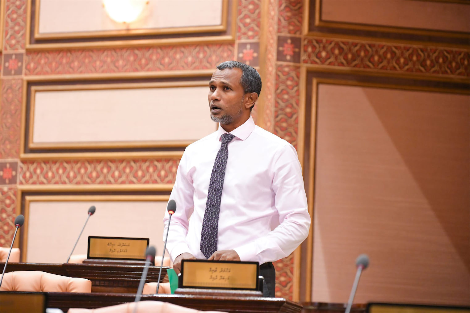 ބައެއް މެމްބަރުން ވިދާޅުވަނީ ސުޕްރިމް ކޯޓު ފަނޑިޔާރުންގެ ގޮތުގައި ސިޔާސީ އެކްޓިވިސްޓުންވެސް ތިބިކަމަށް!