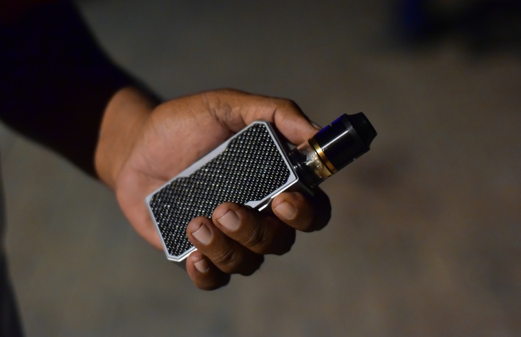 ވޭޕް ބޭނުންކުރި 9 މީހަކު ޖޫރިމަނާކޮށް ދައުލަތަށް 50،000ރ.