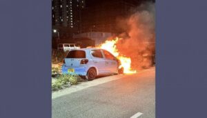 ހުޅުމާލެ ފޭސް 2ގައި ޕާކް ކޮށްފައި އޮތް ޓެކްސީއެއްގައި ރޭ މެންދަމު އަލިފާން ރޯވެއްޖެ