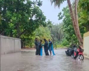 ފ.ނިލަންދޫގައި ފެންބޮޑުވެ އެމްއެންޑީއެފް ސެންޓްރަލް އޭރިއާ ކޮމާންޑުން އެހީތެރިކަން ފޯރުކޮށްދީފި