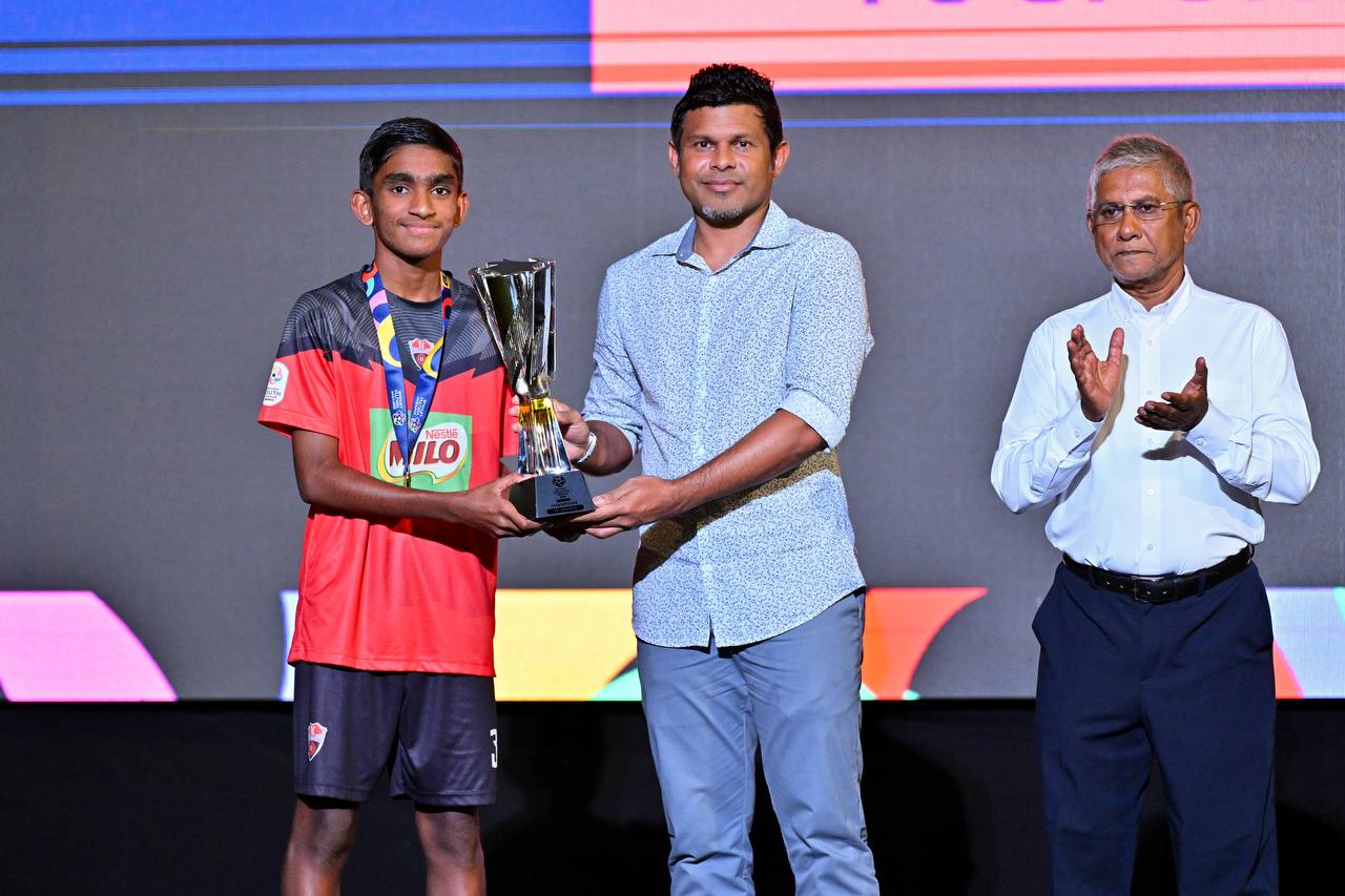 "ދިވެހި ޔޫތު ލީގު" މުބާރާތުގެ އެވޯޑް ދިނުމުގެ ރަސްމިއްޔާތު ނައިބު ރައީސް ޝަރަފުވެރިކޮށްދެއްވައިފި