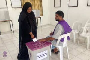 ވޯޓުލާ މަރުކަޒުތަކުގައި މަސައްކަތް ކުރާނެ 7،000 އަށް ވުރެ ގިނަ އޮފިޝަލުން ހޯދަނީ