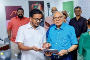 މާދަރީ ބަހުގެ ދުވަހު، "މައުމޫން" ލޯންޗު ކޮށްފި