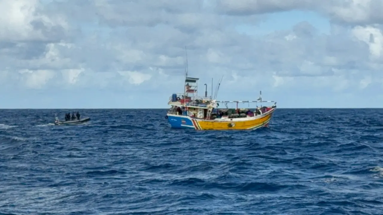 ލަންކާގެ މަސް ބޯޓެއްގެ ވެރިފަރާތް 400,000 ރުފިޔާއިން ޖޫރިމަނާ ކޮށްފި