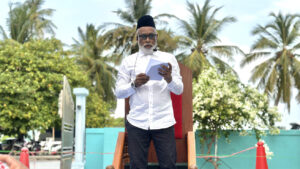 ލ. ފޮނަދޫގައި އީދު ނަމާދުގެ ބޮޑު ޖަމާއަތުގައި އިމާމުވެ އީދު ކުރެއްވީ އަބުދުއްރަހީމް