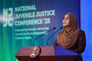 ފަސްޓް ލޭޑީ ސާޖިދާ: ކުޑަކުދިން ކުށުގެ ވެއްޓަށް ދިއުމުގެ ސަގާފަތް ބަދަލުކުރަންޖެހޭ