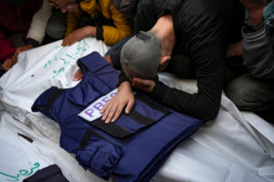 ނޫސްވެރިކަމުގެ މިނިވަންކަމުގެ ދުވަސް: އިސްރާއީލުންވަނީ ގާޒާގައި 200 އަށްވުރެ ގިނަ ނޫސްވެރިން މަރާލާފަ