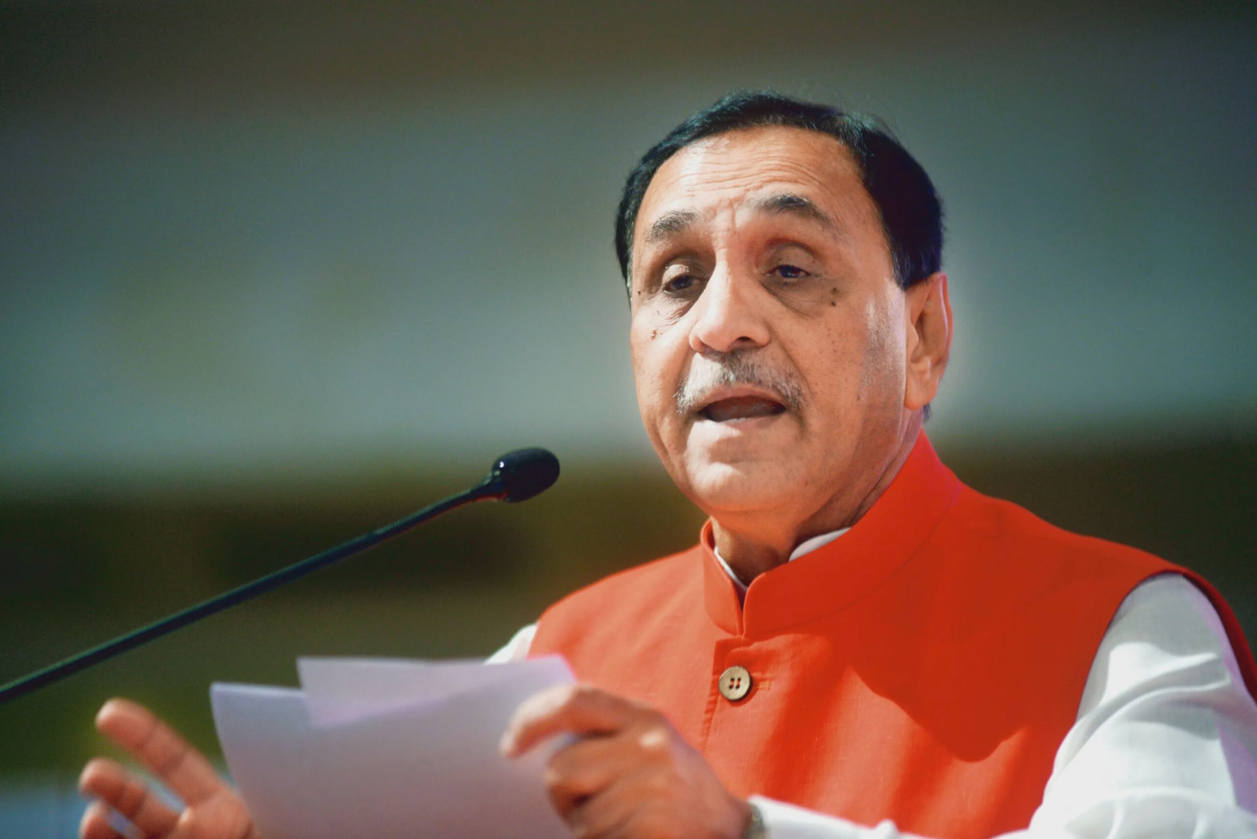 އެއަރ އިންޑިއާގެ ބޯޓު ވެއްޓުމުގެ ހާދިސާގައި ގުޖުރާތުގެ ކުރީގެ ޗީފް މިނިސްޓަރު ނިޔާވެއްޖެ