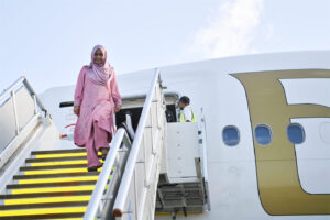 މެރކް ފައުންޑޭޝަން ފަސްޓް ލޭޑީސް އިނިޝިއޭޓިވްގެ ސަމިޓަށް ޔޫ.އޭ.އީއަށް ކުރެއްވި ދަތުރުފުޅު ފަސްޓް ލޭޑީ ނިންމަވާލައްވައިފި