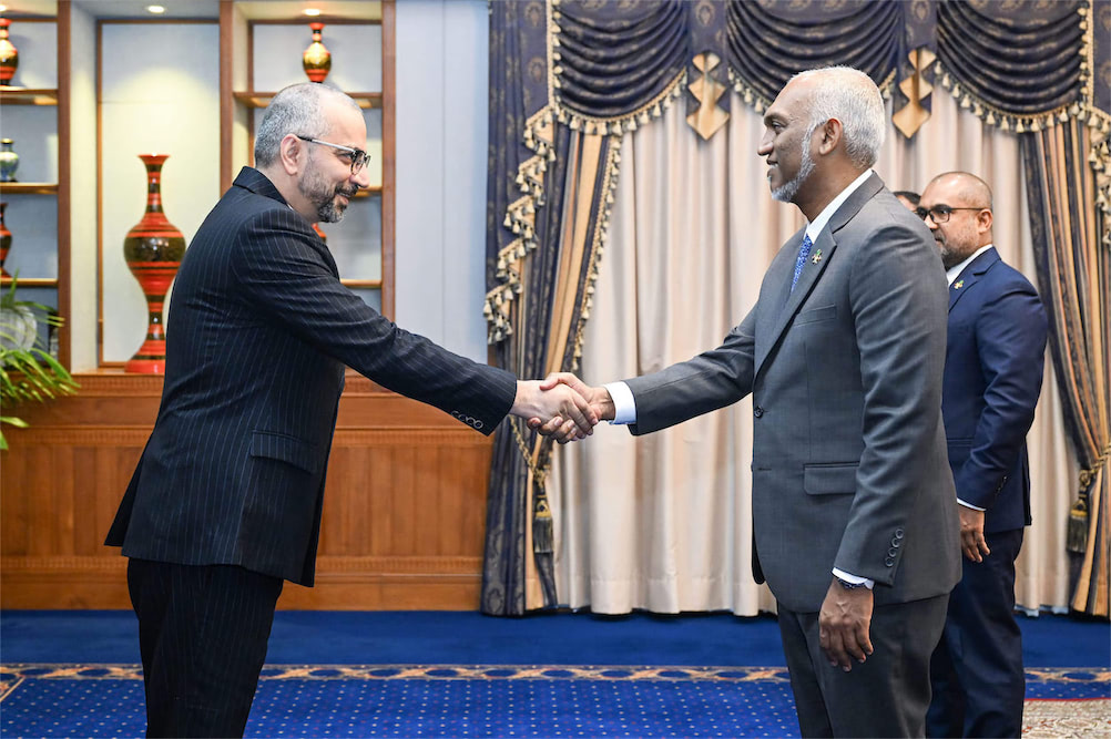 12 ގައުމެއްގެ ނޮން-ރެޒިޑެންޓް ސަފީރުން ރައީސުލްޖުމްހޫރިއްޔާއަށް ސަފީރުކަމުގެ ފަތްކޮޅު އަރުއްވައިފި