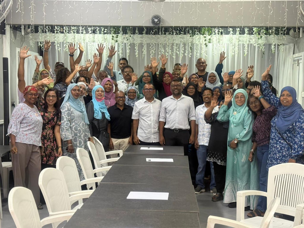 ފައްޔާޒުއާއި ނަޝީދު މެންދުރުގެ ފަރިއްކޮޅަކަށް: ވިދާޅުވަނީ ސަރުކާރު ހަމަމަގަށް އެޅުވޭނީ އެންމެން އެކުގައި މަސައްކަތްކޮށްގެން ކަމަށް!