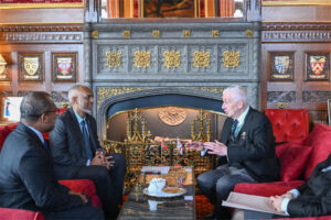 އިނގިރޭސިވިލާތުގެ ހައުސް އޮފް ކޮމަންސްގެ ސްޕީކަރ ރައީސު މުއިއްޒުގެ އަރިހަށް އިޙްތިރާމްގެ ޒިޔާރަތެއް ކުރައްވައިފި