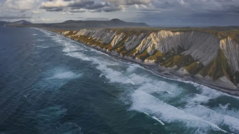 ރަޝިއާގެ އިރުމަތީ ސަރަހައްދުތަކަށް އައި ބާރުގަދަ ބިންހެލުމަކަށްފަހު ގިނަ ގައުމުތަކަށް ސުނާމީގެ އިންޒާރު ނެރެފި