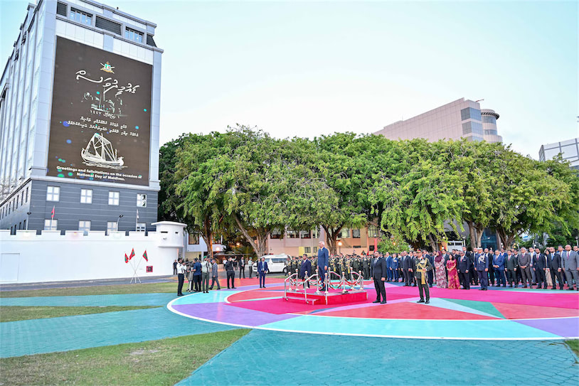 ޤައުމީ ދުވަހުގެ ދިދަނެގުމުގެ ޚާއްޞަ އިޙްތިފާލުގައި ރައީސުލްޖުމްހޫރިއްޔާގެ ދެކަނބަލުން ބައިވެރިވެވަޑައިގެންފި