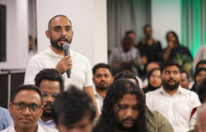 މީޑިއާ ބިލުގައި ނޫސްވެރިން ކަންބޮޑުވާންޖެހޭ ކަމެއް ނެތް: ވަޒީރު ވަހީދު