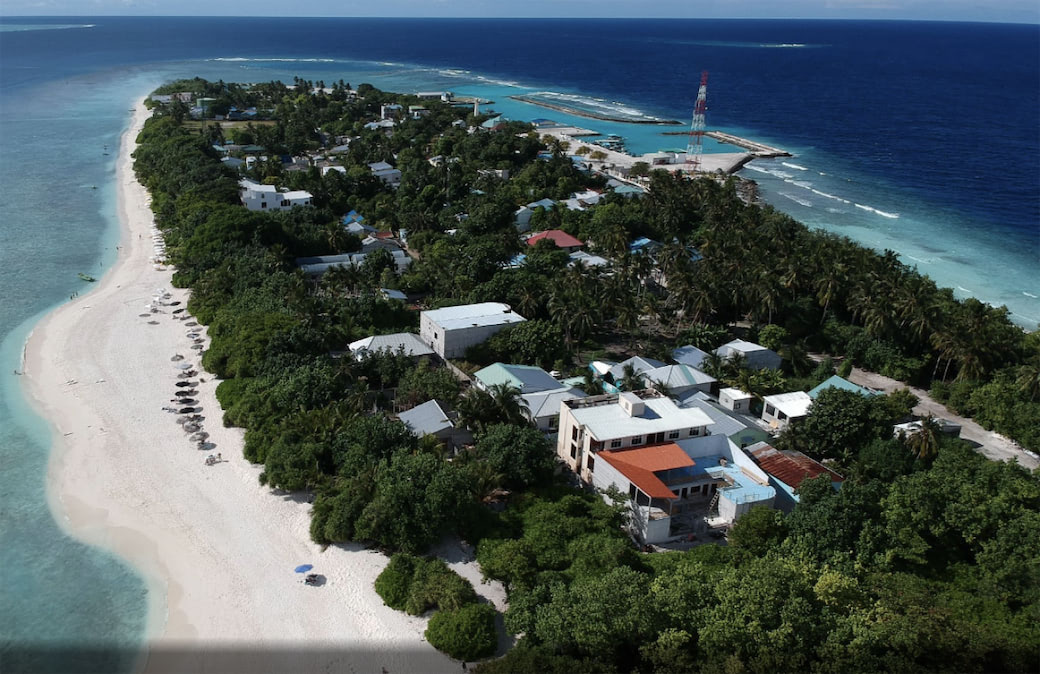 އއ. އުކުޅަހުގައި ނަފްސާނީ ބަލި ހުންނަ ފިރިހެނަކު ބައްޕައަށް ތޫނު އެއްޗަކުން ހަމަލާދީފި