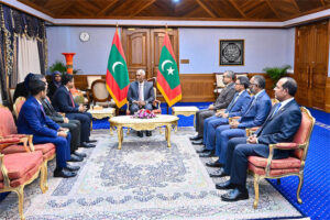 ބަންގްލަދޭޝްގެ އައު ސަފީރު، އެމަނިކުފާނުގެ ސަފީރުކަމުގެ ފަތްކޮޅު ރައީސުލްޖުމްހޫރިއްޔާއަށް އަރުވައިފި