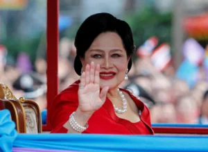 ތައިލޭންޑްގެ ކުރީގެ ރާނީ ސްރިކިތު އުމުރުފުޅުން 93 އަހަރުގައި އަވަހާރަ ވެއްޖެ