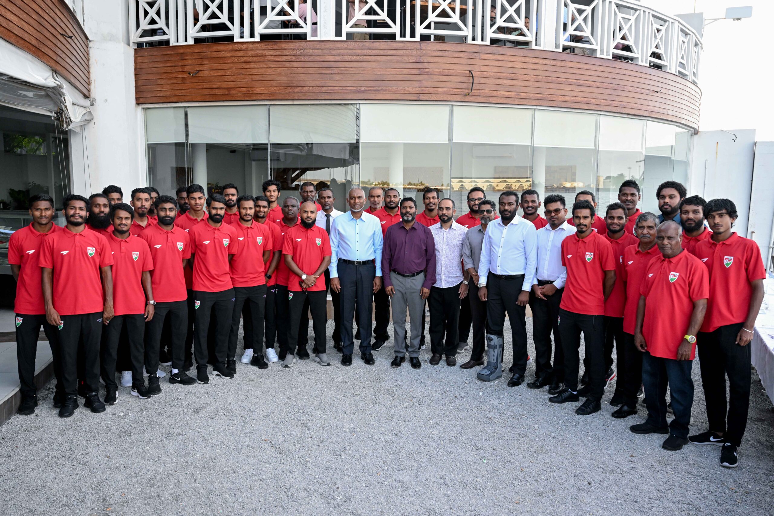 ފުޓުބޯޅަ ކުރިއެރުވުމަށް ސަރުކާރުން ފުރިހަމަ އެއްބާރުލުން ދޭނެ: ރައީސް