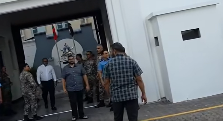 ހުކުރު ދުވަހުގެ އެމްޑީޕީގެ އެއްވުމާ ގުޅިގެން ސަލާމަތީ ބާރުތަކުގެ އިސްވެރިން މަޝްވަރާ ކޮށްފި