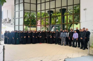 ޝަރުއީ ދާއިރާގެ މުވައްޒަފުން މުސާރަ ކުޑަވެފައިވާކަމަށް ބުނެ ކަޅުހެދުމުގައި އިހުތިޖާޖު ކޮށްފި