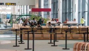 ނަޝީދު ވިދާޅުވަނީ ވީއައިއޭގެ ޓާމިނަލް މާ ފިނި ކަމަށް، ފިނިމިން ހުންނަން ޖެހޭނީ 20-25 ޑިގްރީގައި ކަމަށް