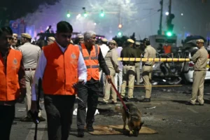 ދިއްލީގެ ރެޑްފޯޓްގައި ބާރުގަދަ ގޮވުމެއް: 8 މީހަކު މަރުވެ 24 މީހަކު ޒަޙަމްވެއްޖެ