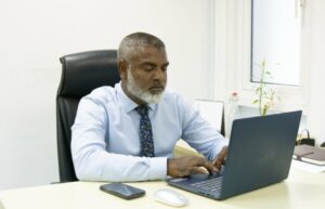 23 އަހަރުގެ ހިދުމަތަށްފަހު ފަނޑިޔާރު ނިޔާޒު ރިޓަޔާކޮށްފި