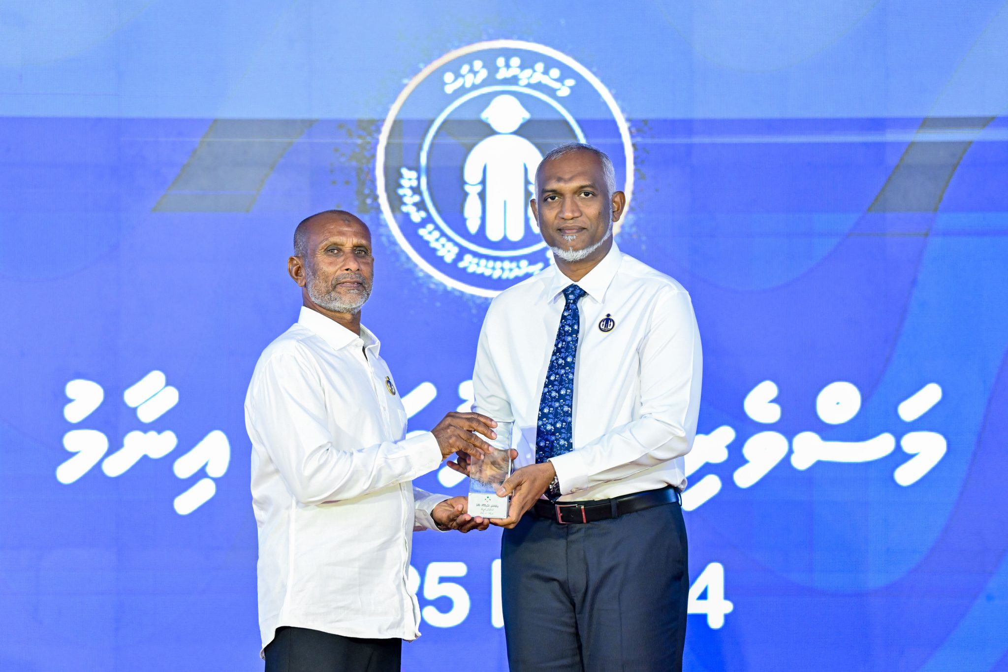 މަސްވެރިކަމަށް ހިދުމަތްކުރި 32 ފަރާތަކަށް އިނާމު ދީފި