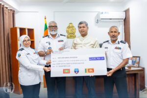 ކަސްޓަމްސްގެ މުވައްޒަފުންގެ ފަރާތުން ލަންކާއަށް 135،700 ރުފިޔާ ހަދިޔާކޮށްފި