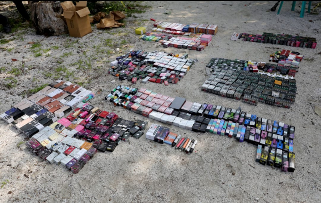 ފުލުހުންގެ ބެލުމުގައި ހުރި ވޭޕާއި ސިގިރެޓް ނައްތާލައިފި