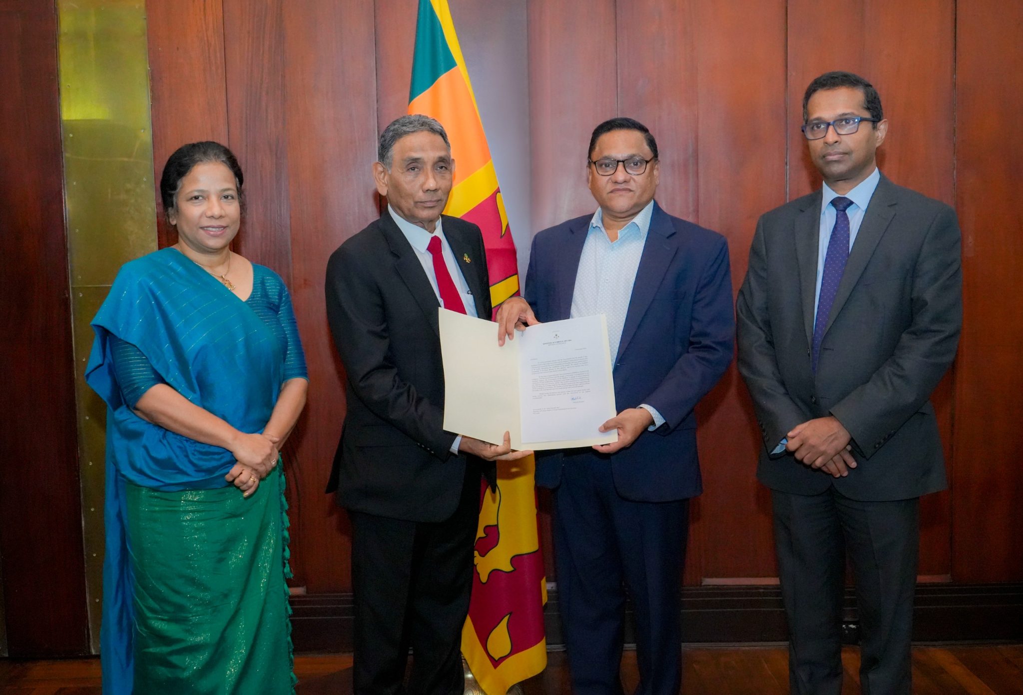 ތޫފާން "ޑިޓްވާ" އާ ގުޅިގެން ލަންކާއަށް ދިވެހި ސަރުކާރުން ދިން 50،000 ޑޮލަރުގެ އެހީ ހަވާލުކޮށްފި