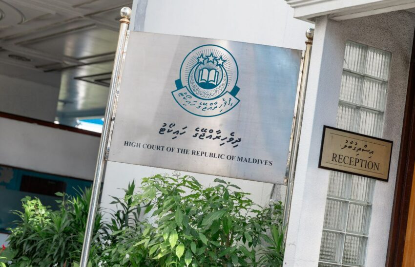 ހައިކޯޓުގެ ހުސްވެފައިވާ ދެ ފަނޑިޔާރުކަމަށް ކުރިމަތިލުމުގެ ފުރުސަތު ހުޅުވާލައިފި