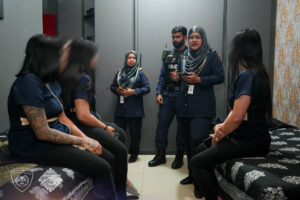 ޤަވާއިދާ ޚިލާފަށް ހިންގި 4 މަސާޖު ޕާލަރު ބަންދުކޮށް، 4 ބިދޭސީއަކު ހައްޔަރުކޮށްފި