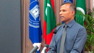 ޔުނިފޯމުގައި ޓައީ އަޅުވައި ކޯޓު ލެއްވުމަކީ ދަރިވަރުންނަށް ދެވޭ އަނިޔާއެއް: ޑރ. ޙަސަން