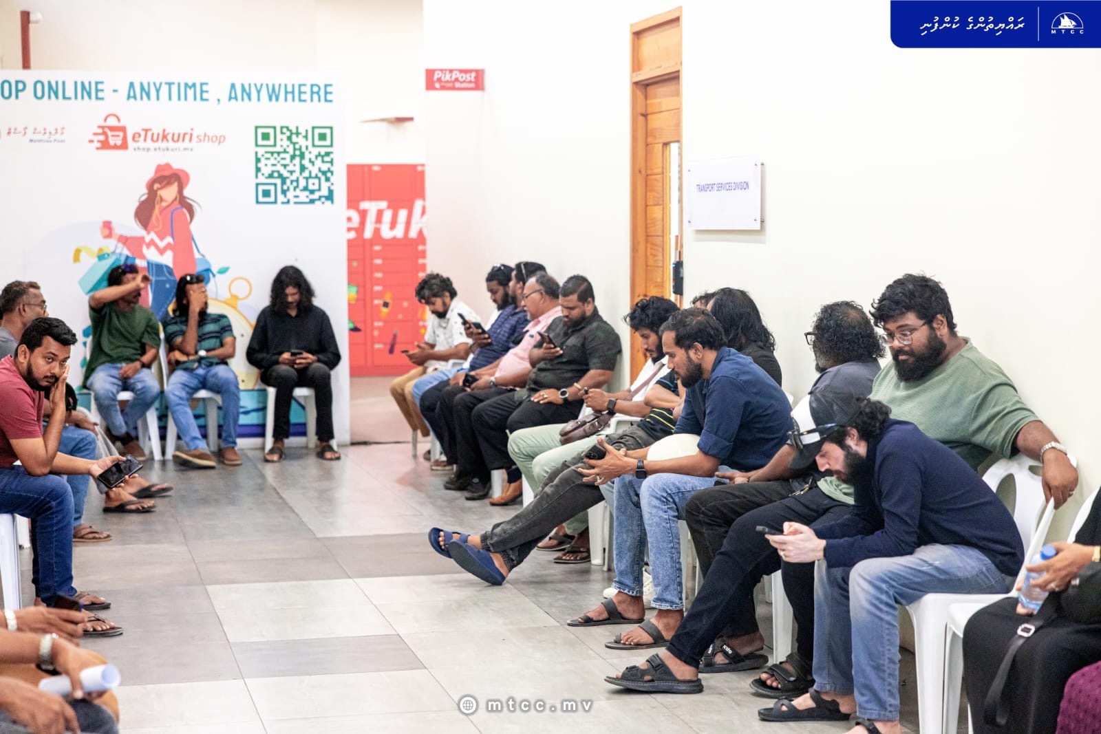 ސަރުކާރުގެ ޓެކްސީ ލައިނަށް ބޮޑު ތަރުހީބެއް: އެއް ދުވަހުން 250 އަށްވުރެ ގިނަ މީހުންނާ އިންޓަވިއުކޮށްފި