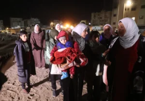 ޣައްޒާގެ އެކި ސަރަހައްދުތަކަށް މިއަދު ދިން ހަމަލާތަކެއްގައި ކުޑަކުދިން ހިމެނޭހެން 10 މީހުން ޝަހީދުކޮށްލައިފި