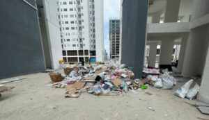 އަމާން ޓަވަރުތައް ސަރަހައްދަށް ކުނިއެޅި މީހުން ޖޫރިމަނާކޮށް، 460 ޓަނުގެ ކުނި ނަގައިފި