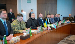 ޔޫކްރެއިން ހަނގުރާމަ ހުއްޓުވުމުގެ މަޝްވަރާތައް އެދެވޭ ގޮތަކަށް ކުރިއަށްދާ ކަމަށް ބުނެފި