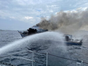 މާލެ ކައިރިން ރޯވެ އަޑިއަށް ދިޔަ މަސް ދޯނީގައި ދަތުރުކުރި އެކަކަށް ފަރުވާދެނީ