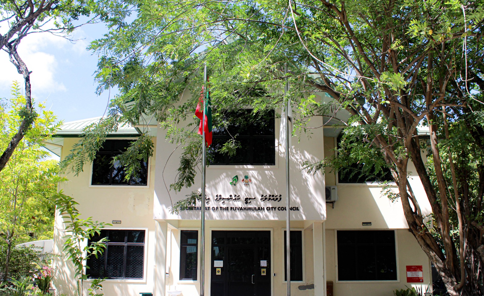 ފުވައްމުލަކު ކައުންސިލުން އާމްދަނީގެ ގޮތުގައި ލިބެންޖެހޭ ފައިސާ ހޯދުމުގައި ބޮޑެތި އިހުމާލުތަކެއް