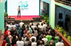 "ކަނޑުން ރިހިއައްސޭރިއަށް": އެޗްޑީސީގެ 25 އަހަރުގެ ކާމިޔާބު ދަތުރު ފާހަގަކުރަން ފަށައިފި