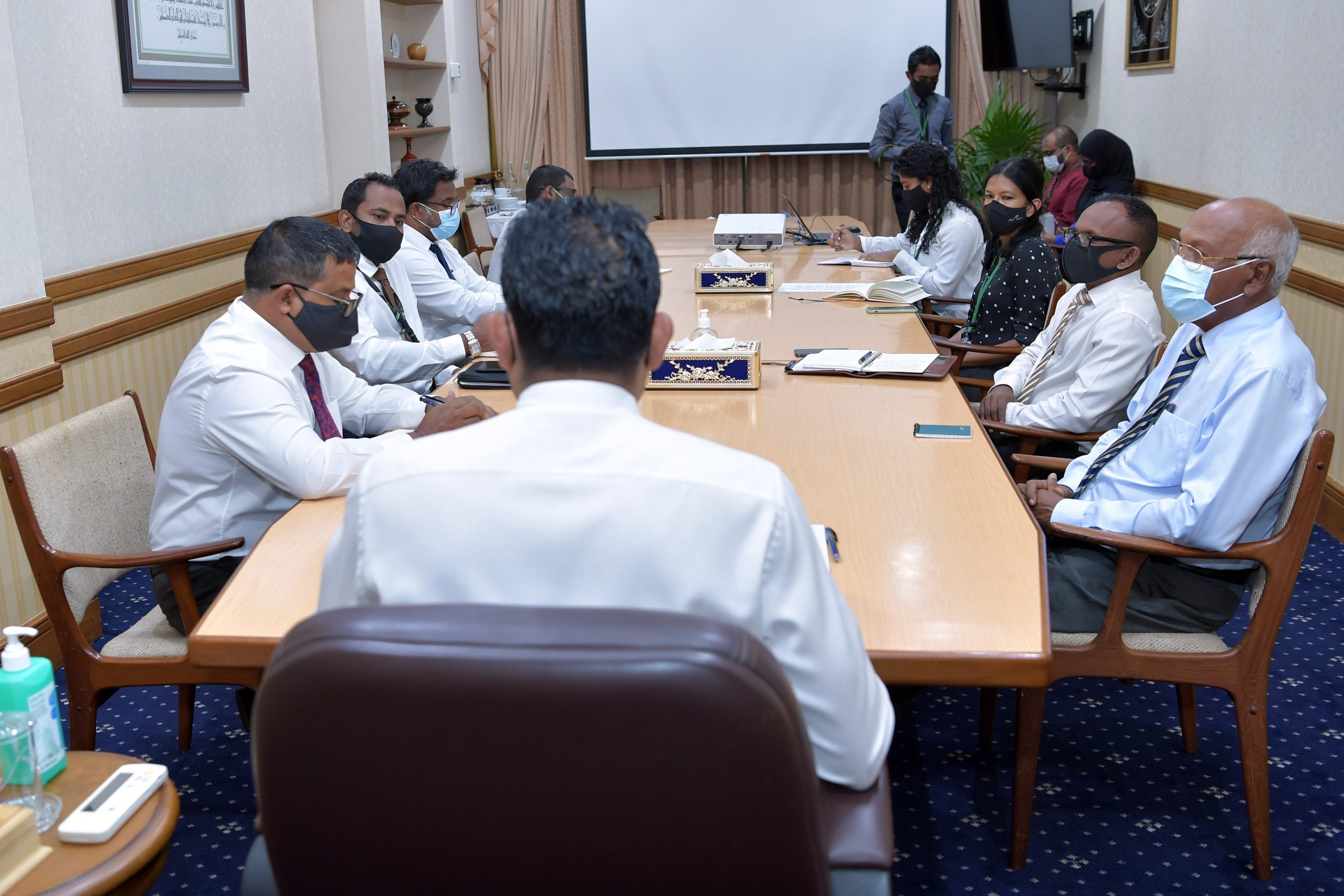މާލެ ސިޓީގެ ކުނި މެނޭޖްކުރުމާއި ގުޅޭގޮތުން މަޝްވަރާކުރައްވައިފި