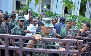 2013 ގައި މަޖިލިސް ތެރެއަށް ވަތް ސިފައިންނަށް ދައުވާ އުފުލުމަށް އާޒިމް އެދިވަޑައިގެންފި