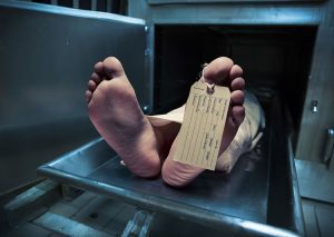 މަރުވަންދެން އައިސްފޮއްޓެއްގައި ބޭއްވި މީހާ މަރެއް ނުވި!