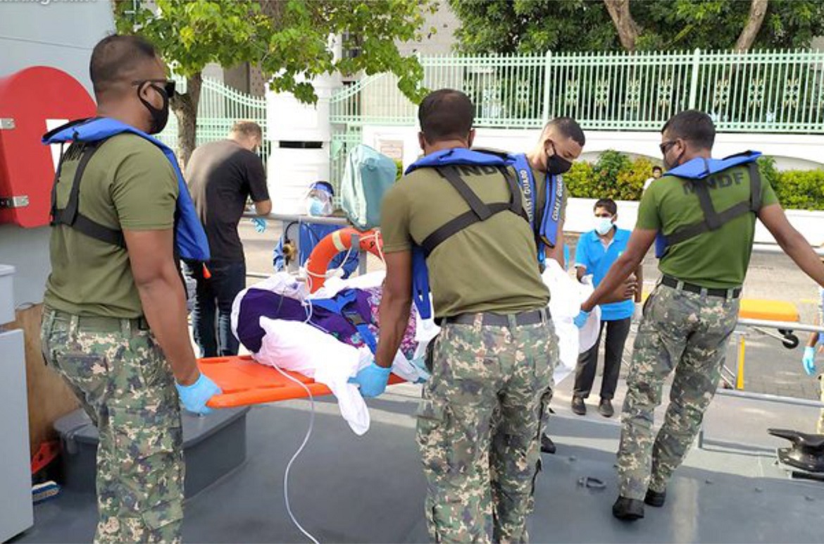 ފަރުވާ ދެމުންދިޔަ މީހަކު ހާލުދެރަވެ އަވަސް ފަރުވާއަށް މާލެ ގެނެސްފި